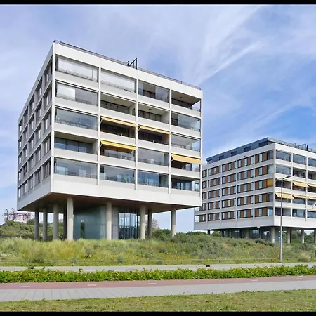 Coastal Comfort With Garage, Cleaning Included 아파트 *