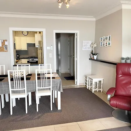 Coastal Comfort With Garage, Cleaning Included 니우포르트
